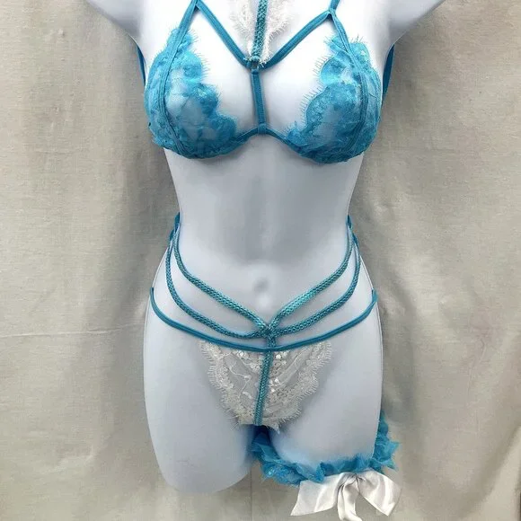Yandy Cinderella Inspired Lace Lingerie Set with Garter - Picture 2 of 7